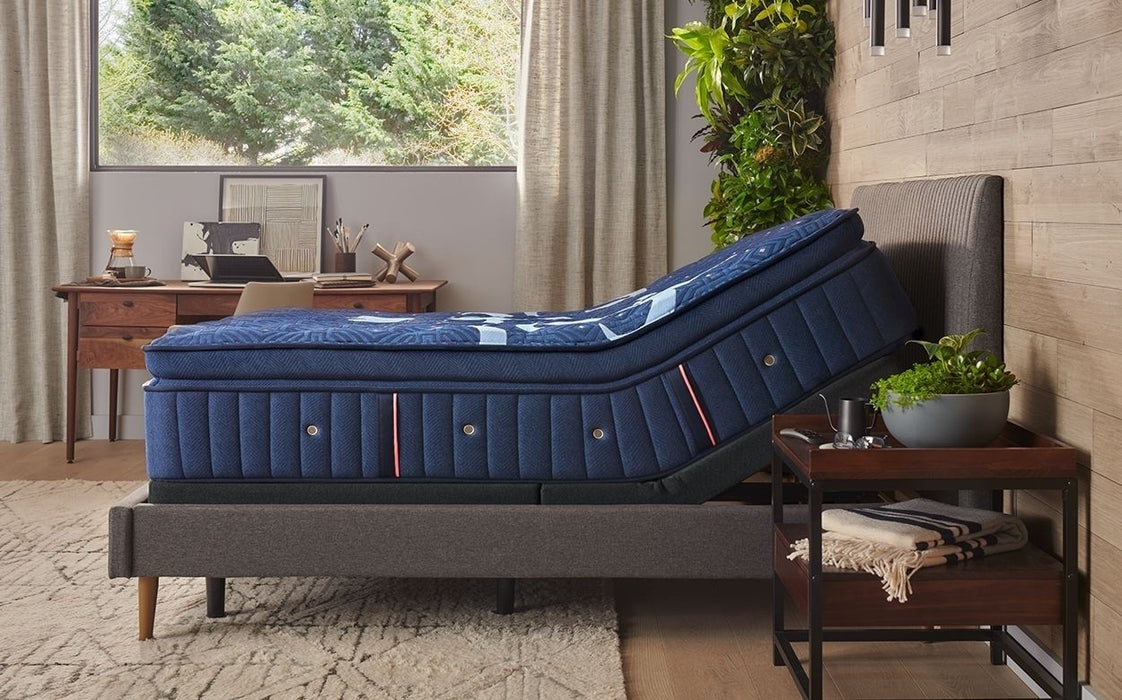 Lux Estate Hybrid Soft Mattress by Stearns & Foster