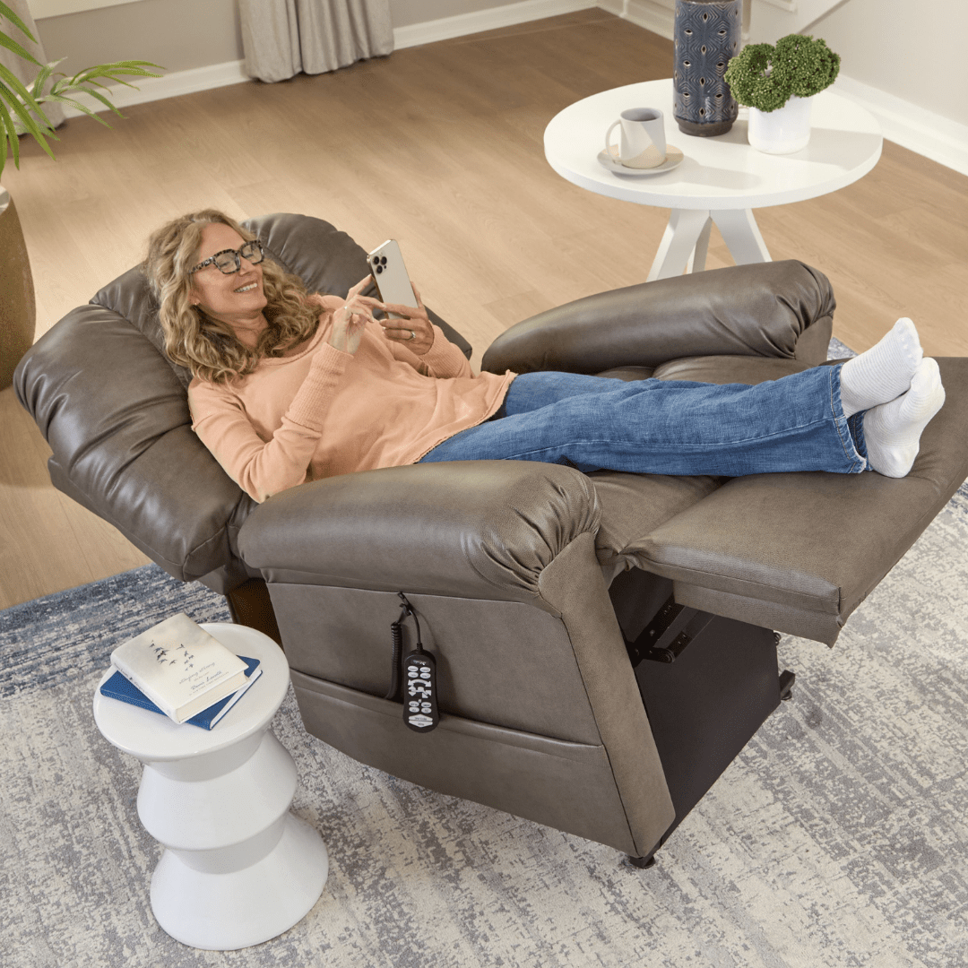 Artemis Medium/Large Power Lift Recliner by Ultra Comfort